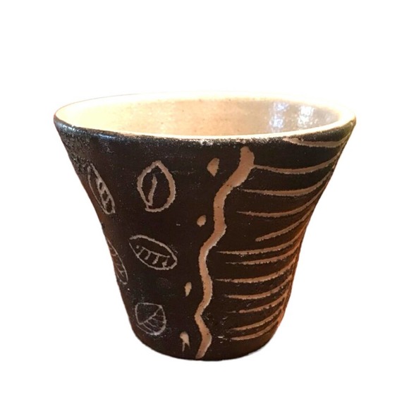 Black and Beige Pottery Planter with Carved Design - Picture 8 of 8